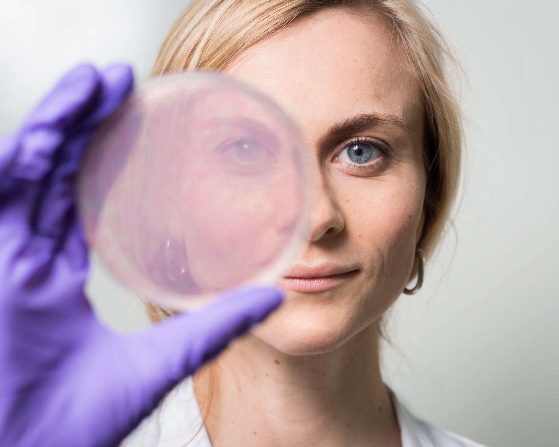 Portrait of Dr. Nadine Bongaerts, synthetic biologist and keynote speaker